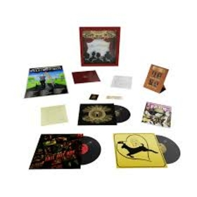 FALL OUT BOY - FROM UNDER THE CORK TREE -DELUXE BOX-